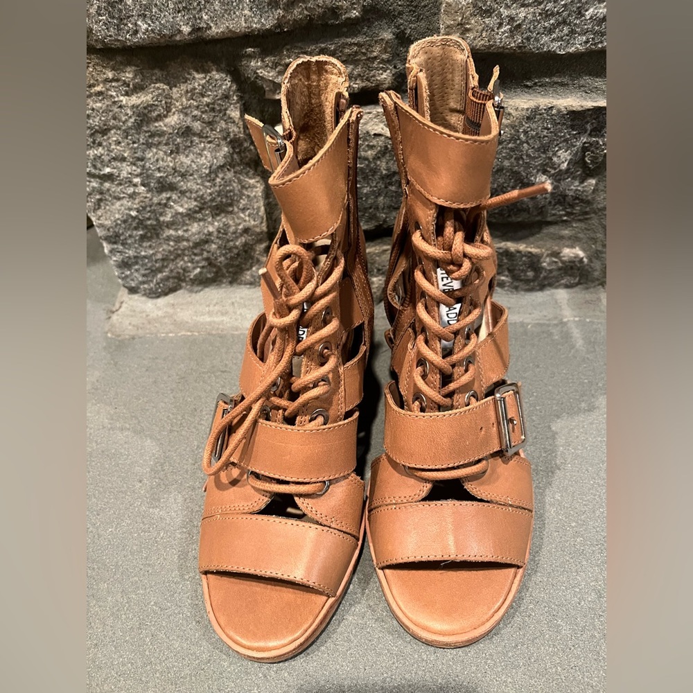 Light Brown Women’s Steve Madden Jackson Size 5.5 Straps & lace front